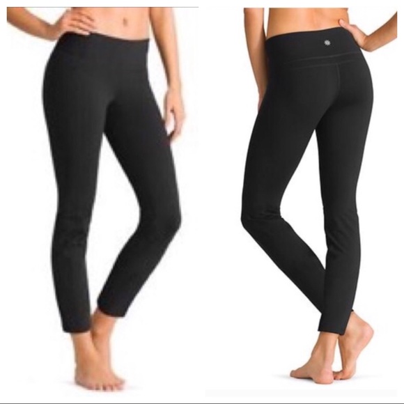 Athleta Pants - Athleta Black Straight Up Yoga Capri Leggings